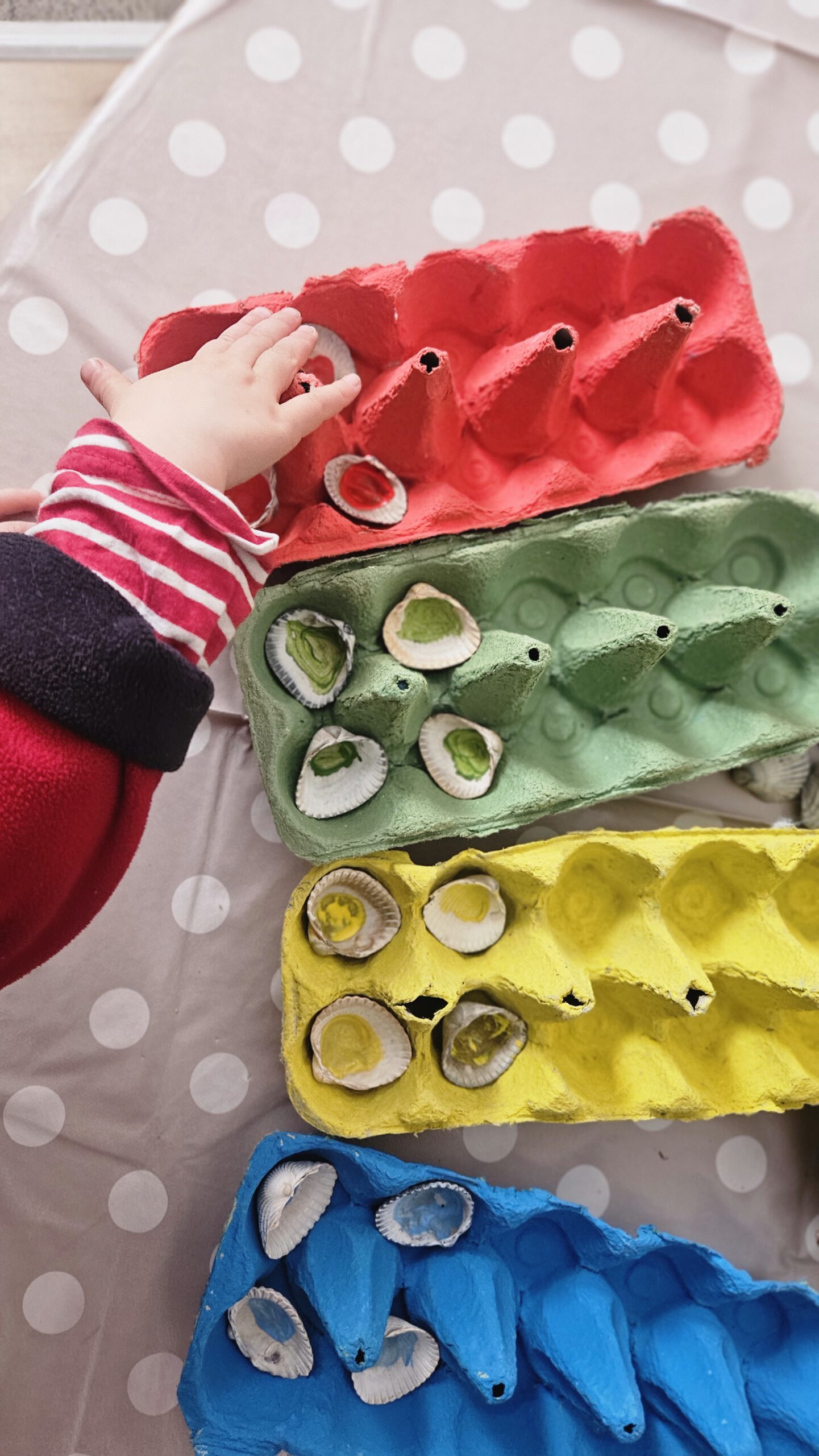 Bunte Eierkartons basteln